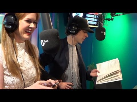 Jesse Eisenberg & Isla Fisher Pie Tennis - UC-FQUIVQ-bZiefzBiQAa8Fw