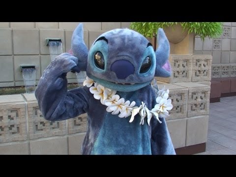 Stitch Cleans Our Camera Lens w/ His Tongue & More at Disney California Adventure, Disneyland - UCe-gHr2O_LP7t0YJYHZQZlg