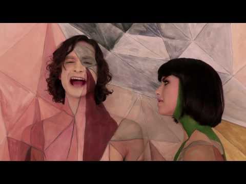 Gotye - Somebody That I Used To Know (feat. Kimbra) - official video - UCFC9LamNMmLioW643VZ40OA