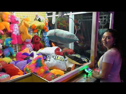 Winning from The GIANT Claw Machine! - UCYBSaV5kXMCSlj0S4cnIThA