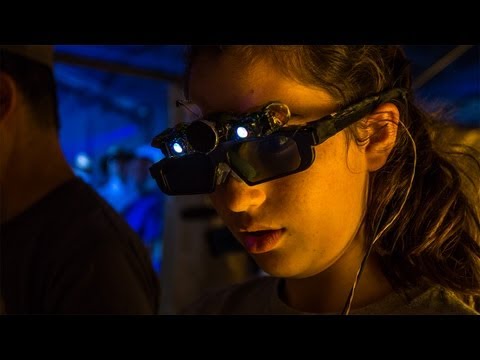 Hands-On with Technical Illusions' CastAR Augmented Reality Glasses - UCiDJtJKMICpb9B1qf7qjEOA