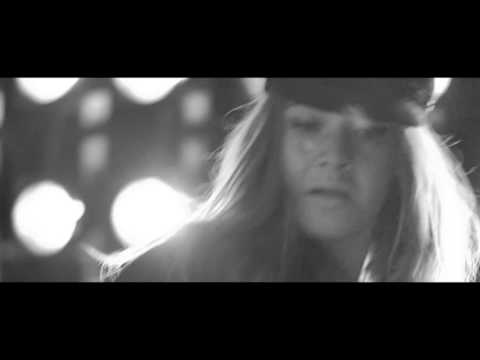 Lady Bee & D-Rashid - New Vibes (Official Music Video) - UC65afEgL62PGFWXY7n6CUbA