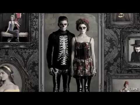 Costumes To Die For - UCTEq5A8x1dZwt5SEYEN58Uw