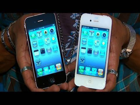 First Look: Apple iPhone 4 - UCOmcA3f_RrH6b9NmcNa4tdg