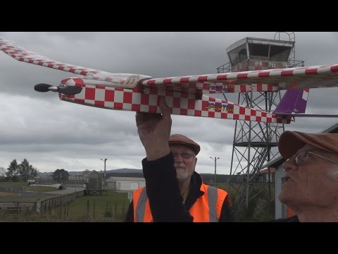 Old-school RC plane maiden flight - UCQ2sg7vS7JkxKwtZuFZzn-g