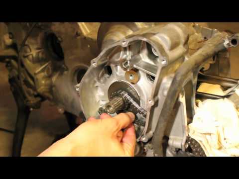 Part 14 - 3 - Suzuki Burgman 650 Removal of engine parts - UCTs-d2DgyuJVRICivxe2Ktg