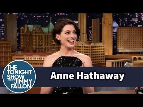 Anne Hathaway Ranks Her Embarrassing Moments - UC8-Th83bH_thdKZDJCrn88g