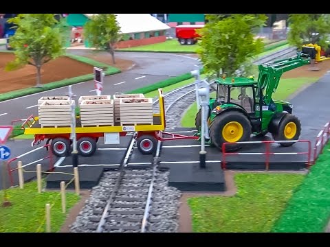 RC tractor ACTION! R/C trucks and tractors in 1:32 scale by Hof Mohr! - UCZQRVHvPaV4DRn3tp8qrh7A