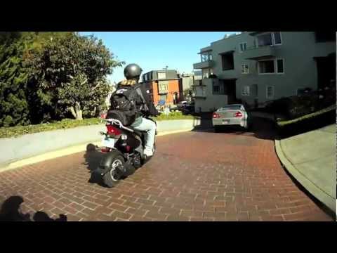 Riding on Yamaha Zuma down on Lombard Street, San Francisco - UCTs-d2DgyuJVRICivxe2Ktg