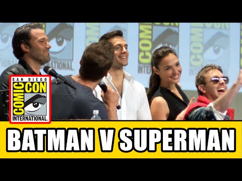 Batman vs Superman Comic Con 2014 - Henry Cavill, Ben Affleck & Gal Gadot - UCS5C4dC1Vc3EzgeDO-Wu3Mg