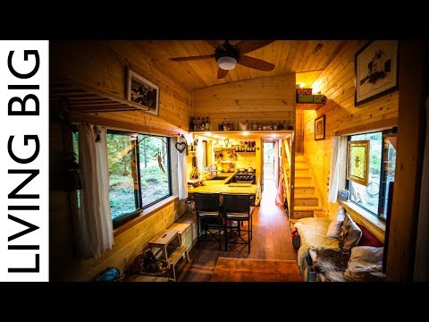 Natural-Build Tiny House For Family With Separate Office and Kids Bedroom - UCoNTMWgGuXtGPLv9UeJZwBw