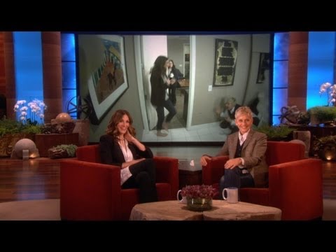 Ellen Scares Julia Roberts Backstage - UCp0hYYBW6IMayGgR-WeoCvQ