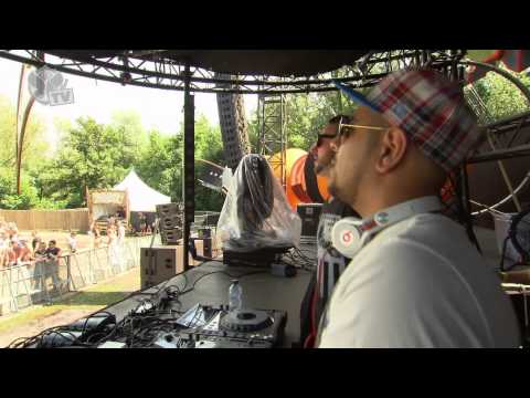 Tomorrowland 2013 - Davoodi & Bestien - UCsN8M73DMWa8SPp5o_0IAQQ