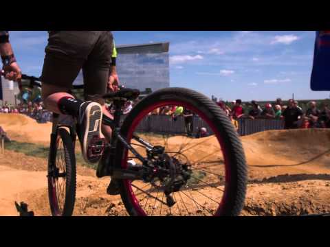 Cyclists race in first dirt pump track - Red Bull Berm Burners - UCblfuW_4rakIf2h6aqANefA