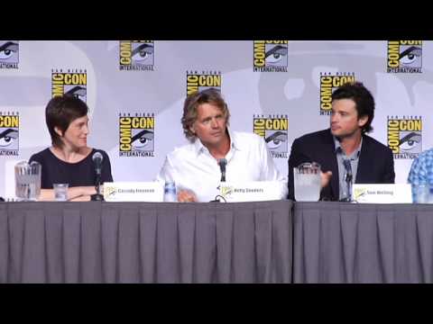 Comic-Con 2010 : Smallville - UClzCn8DxRSCuMFv_WfzkcrQ