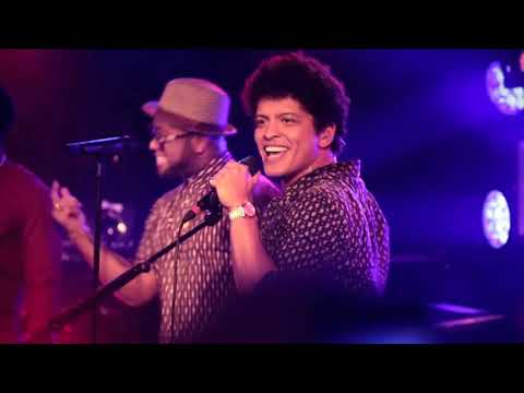 Bruno Mars - Runaway Baby (Live in Paris)