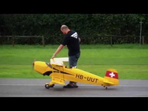 Giant R/C Bü 131 Bücker Jungmann Hausen 2013 mit Rauch Effekt - UCTLEcIaYJEbUEzQc3-ZvruQ