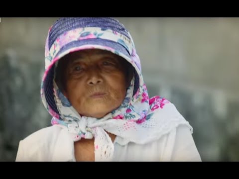 Old Woman Is Master Sea Snake Catcher! | Wild Japan | BBC - UCwmZiChSryoWQCZMIQezgTg