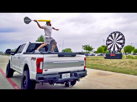 Giant Darts Battle | Dude Perfect - UCRijo3ddMTht_IHyNSNXpNQ