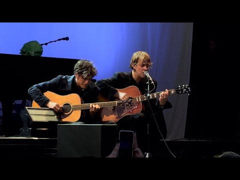Do you know Tom Odells new song? Tom Odell sings his new unpublished song „End of the summer“ live!