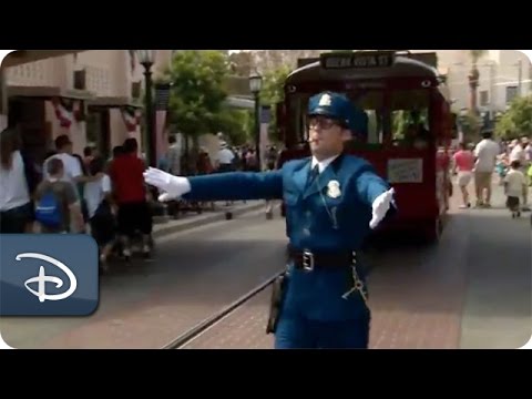 Meet Officer Calvin Blue | Disney California Adventure Park - UC1xwwLwm6WSMbUn_Tp597hQ