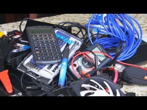 ULTIMATE Tech Tool Bag - See What Linus & Slick Carry - UCXuqSBlHAE6Xw-yeJA0Tunw