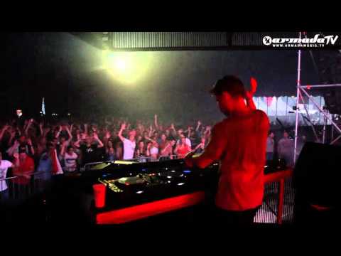 Chicane & Ferry Corsten - One Thousand Suns (Original Mix) [Official Music Video] - UCGZXYc32ri4D0gSLPf2pZXQ