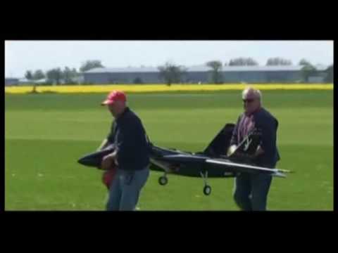 GIANT RC SCALE GRUMMAN F-14 SWINGWING TOMCAT MARK HINTON - LMA ROUGHAM AIRCRAFT SHOW - 2010 - UCMQ5IpqQ9PoRKKJI2HkUxEw