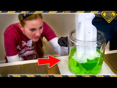 This Liquid DESTROYS Plastic - UC1zZE_kJ8rQHgLTVfobLi_g