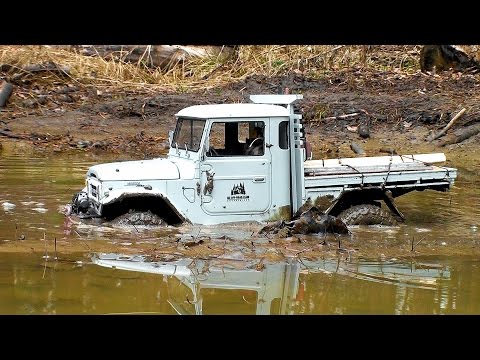 RC Extreme Pictures | RC OFF Road Truck Mudding 4x4 – Axial Toyota FJ45 VS Jeep Wrangler Rubicon - UCOZmnFyVdO8MbvUpjcOudCg