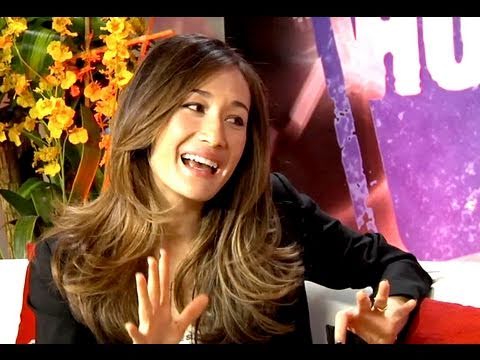 Nikita's Maggie q plays angry birds - UC93DEJOBeet3XXZlJy2uJuA