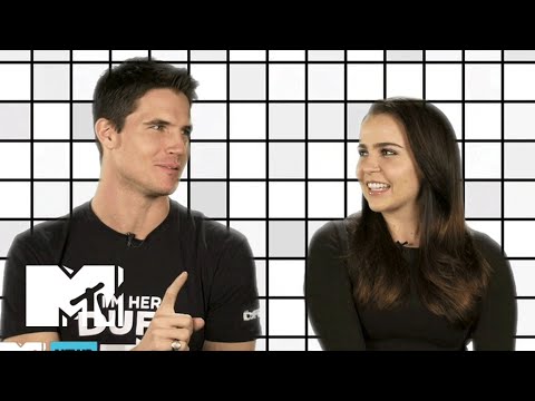 Robbie Amell & Mae Whitman Talk Emojis & The Duff | MTV News - UCxAICW_LdkfFYwTqTHHE0vg