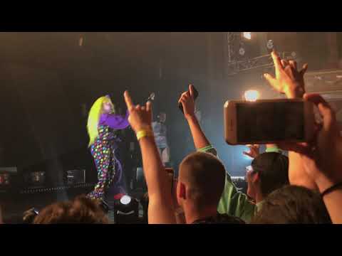 Charli XCX - Shake It LIVE (Montreal)