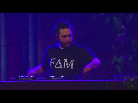 Tomorrowland Brasil 2015 | Deorro - UCsN8M73DMWa8SPp5o_0IAQQ