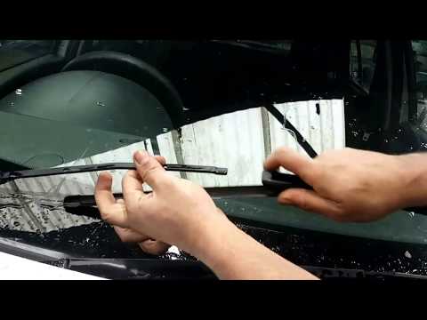 Come sostituire i tergicristalli anteriori della Renault Clio