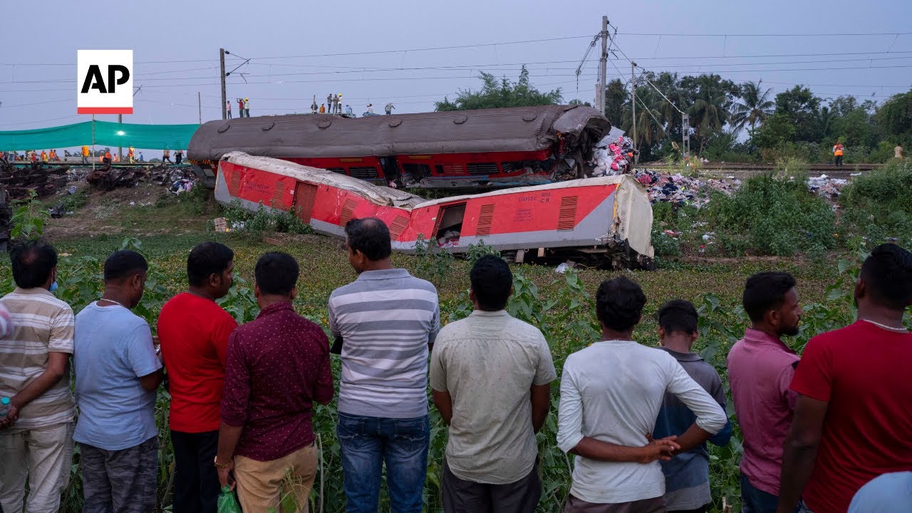 India train crash kills over 280, up to 900 injured