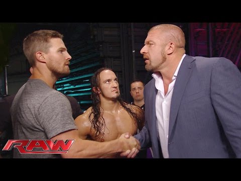 "Arrow" star Stephen Amell gets a match at SummerSlam: Raw, Aug. 10, 2015 - UCJ5v_MCY6GNUBTO8-D3XoAg