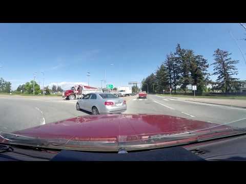 IDIOT DRIVER ALMOST GETS HIT IN ROUNDABOUT! - UC7HyvAyzpbtlw8nZ8a4oN1g