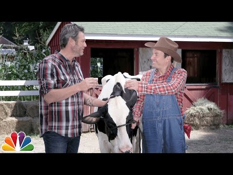 Blake Shelton Teaches Jimmy How to Milk a Cow - UC8-Th83bH_thdKZDJCrn88g