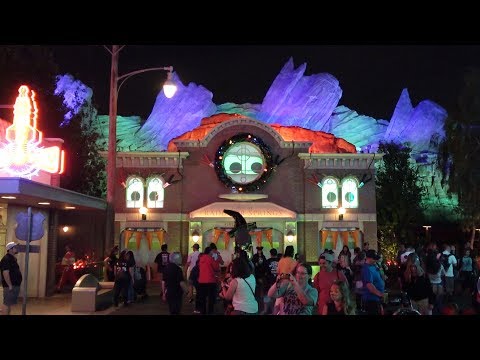 Cars Land Haul-O-Ween Lighting Moment at Disney California Adventure, Disneyland HalloweenTime - UCe-gHr2O_LP7t0YJYHZQZlg