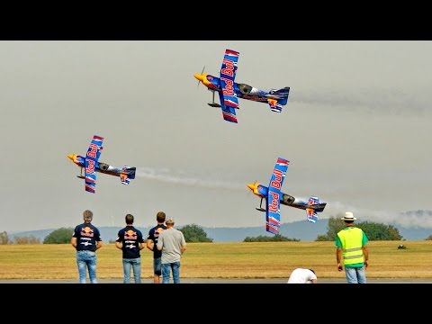 GIGANTIC RC SYNCHRO FLIGHT SHOW 3X RED BULL ULTIMATE / United-RC-Flights Bayreuth 2016 - UCH6AYUbtonG7OTskda1_slQ