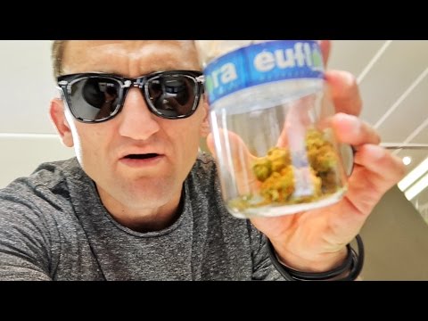 INSIDE A LEGAL WEED STORE - UCtinbF-Q-fVthA0qrFQTgXQ