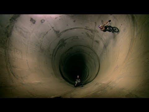 BMX Full Loop Attempt - Red Bull Full Pipe part 3 - UCblfuW_4rakIf2h6aqANefA