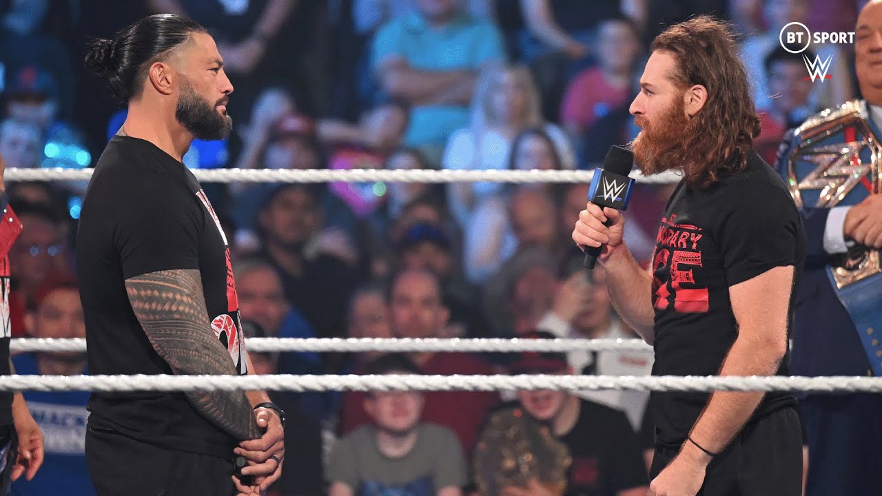 Plot Twist Moment! Roman Reigns gives Sami Zayn a new T-Shirt! 🔥 WWE SmackDown, September 23 2022