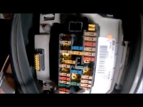 Dove si trova la la fusibili della Citroen Xsara?