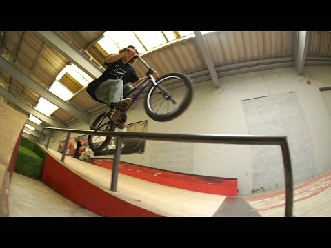 BMX Park Sessions in the UK - Red Bull Hero Tour - UCblfuW_4rakIf2h6aqANefA