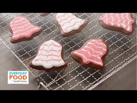 Christmas Gingerbread Bells | Holiday Recipes | Everyday Food with Sarah Carey - UCl0kP-Cfe-GGic7Ilnk-u_Q