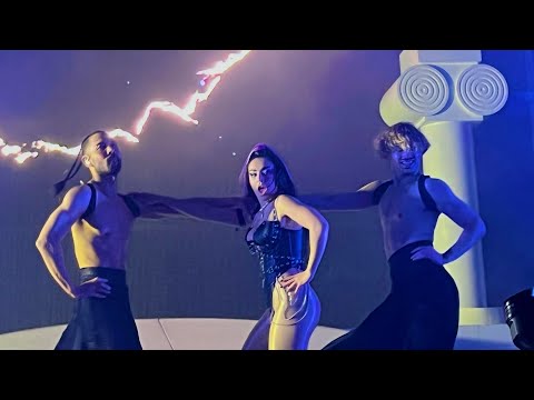 Charli XCX - Lightning (Live at Crash Tour London Alexandra Palace)