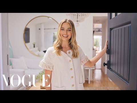 Video - Hollywood Video - 73 Questions With Margot Robbie | Vogue