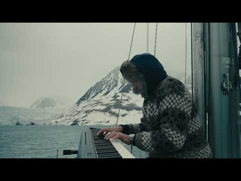 Yann Tiersen - Ninnog Live (Filmed at Monacobreen Glacier, Svalbard)